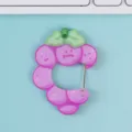 Süßer Acryl Trauben Karabiner Schlüsselanhänger Anhänger für Schultasche Dekoration Obst Stil - Trauben-Stil (D11)