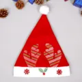 Festieve rode pluche kerstmuts met rendiergewevel en witte pompon voor feestelijke vakantiedecoratie - CH-M32R (Kinderen Flanel Gewei Muts - Rood Patroon Gewei)