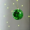 Grüne Diskokugel Spiegelkugel für Party Bühne Hochzeit und Weihnachtsdeko mit Kordel. - 12cm / Grün