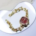 Luxury square dial women watch with gold link bracelet stylish quartz wristwatch. - Red