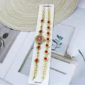 Damen Gold Quarzuhr und passendes Armband Set mit roten Strasssteinen und modischem Design. - Rot
