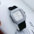 Reloj de cuarzo cuadrado para hombre con esfera blanca de rayas y correa de goma negra. - Negro y Blanco