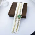 Detailansicht der Damen Quarzuhr mit grünem Zifferblatt und Strass Herz Armband Set. - Grün