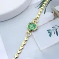 Elegante goldene Damen Quarzarmbanduhr mit schoenem Herzarmband und gruenem Schaukelpferdzifferblatt. - Grün