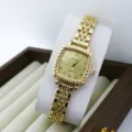 Vintage quadratische Quarzuhr für Damen, elegantes goldenes Metallarmband mit Zifferblatt. - Gold