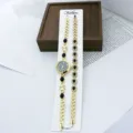 Goldenes Quarzuhren- und Armbandset mit schwarzen Strasssteinen für Damen, Detailansicht. - Schwarzes Zifferblatt Set / Schwarz
