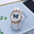 Detalles del reloj de cuarzo para mujer con correa de cuero blanco y esfera de mariposa negra. - Blanco