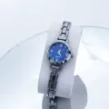 Orologio donna piccolo quadrante rotondo al quarzo blu elegante con cinturino argento. - blu argento