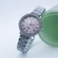 Dettaglio orologio quarzo strass donna, quadrante romano rosa e bracciale in lega argento. - Argento Rosa