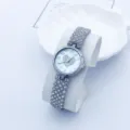 Elegante Damen Strass Quarzuhr mit glitzerndem Kristallarmband und schickem Herz Zifferblatt. - Silber-Himmelblau