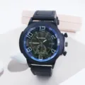 Gros plan détaillé de la montre quartz pour homme avec grand cadran et bracelet cuir. - Bracelet Noir Cadran Noir