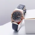 Reloj de cuarzo para mujer con bisel de estrás y correa de piel elegante 81009 - Negro