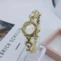 Élégante montre quartz femme strass dorée, bracelet floral avec détails de cadran clairs. - Or Blanc