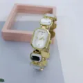 Elegante Damen Quarzuhr mit Strass Steinen, goldenes Armband Uhren Detailansicht. - Weiß