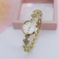 Elegante gouden dames quartz horloge met strass klaver armband, wijzerplaat detail. - Goud Wit