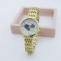 Goldene Damen Quarzuhr mit weißem Glitzerherz Zifferblatt und Metallkettenarmband Modeschmuck - Herz Blau / Gold