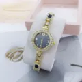 Elegante dames strass kwarts horloge met zwarte ronde wijzerplaat en gouden armband. - Zwart