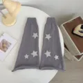 Graue gestrickte Beinstulpen mit glitzernden Sternen, trendiges Y2K Modeaccessoire. - Grau