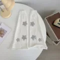 Weisse gestrickte Beinwärmer mit silbernen Stern-Patches Y2K Grunge ästhetische Stulpen - Weiß Gestreifter Stern