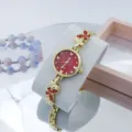 Gouden quartz dameshorloge met rode wijzerplaat strass vlinder ketting armband mode - Goud Rood
