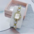 Luxus quadratische Diamant Damen Quarzuhr mit eleganter Goldkette und funkelndem Kristall. - Gold Weiß