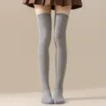 Graue Overknee Socken für Damen, stylische Strick Oberschenkel-Strümpfe für Party Alltag. - Hellgrau Überknie