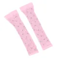 Detailaufnahme der pinken Strass-Netzärmel zeigt das exquisite funkelnde Kristall-Netzwerk. - Fingerlos mit Strass / Rosa