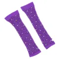 Detailaufnahme lila Strass Netzarmstulpen mit glitzernden Kristallen auf elastischem Netz. - Lila