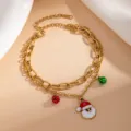 Vista dettagliata del braccialetto natalizio in acciaio dorato con Babbo Natale e campanelli. - Babbo Natale