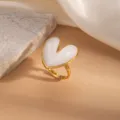 Squisito anello in acciaio inossidabile a forma di cuore con design bianco, regolabile. - Stile Cuore Bianco (1851)