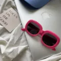 Stylische rosa Sonnenbrille mit dickem Rahmen, modische Retro Sonnenbrille für Damen und Reisen. - Fuchsia
