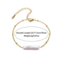 Vista detallada de pulsera dorada con perla de agua dulce rectangular y dimensiones - Pulsera Individual