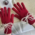 Rote Strickhandschuhe für Damen mit Perlen Schleife, warme Touchscreen Winterhandschuhe. - Einheitsgröße / Abnehmbare Perle Schleife / Rot