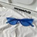 Blaue transparente Gelee Katzenauge Sonnenbrille, futuristischer Y2K Punk Stil Party Brille. - Blau