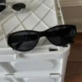 Schicke schwarze Cat-Eye Sonnenbrille mit Perlenanhänger, modische Brille für Damen und Herren. - UFO-Rahmentyp (Mit Wassertropfen-Perlenanhänger) / Schwarz