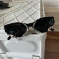 Schwarze Cat-Eye-Sonnenbrille mit silbernem Metalldekor und Perlenanhänger Modetrend - Schwarzes Schlangendekor (Mit Wassertropfen-Perlenanhänger) / Schwarz