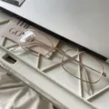 Modische Metallrahmen Klarglas Brille für Damen und Herren, vielseitiges Büro Design. - Gold