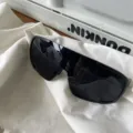 Detailaufnahme übergroße schwarze Radbrille, ideal für Outdoor-Radfahren, Skifahren und Windschutz. - Grau (Ski-Stil Schwarzer Rahmen Graue Gläser)