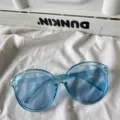 Transparente blaue Oversized Sonnenbrille im Detail, trendige Bonbon-Farbe für Streetstyle. - Gelee Großer Rahmen / Blau