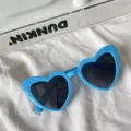 Blaue Herz Sonnenbrille retro Y2K süße ästhetische trendige Mode Sonnengläser für Damen und Herren. - Schräges Herz-Stil / Himmelblau