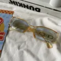 Vintage transparente gelbe rechteckige Sonnenbrille im coolen Streetwear Retro-Stil. - Gelber Rahmen Blaue Gläser
