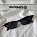 Schicke schwarze schmale Katzenaugen Sonnenbrille für Damen, cooler UV-Schutz Vintage Look. - Scharfes Dreieck Cat-Eye / Schwarz