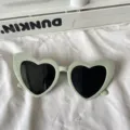 Hellgrüne herzförmige Sonnenbrille, retro süße Stil Sonnenbrille für Damen und Alltagsmode. - Schräges Herz-Stil / Grüner Rahmen Schwarze Gläser