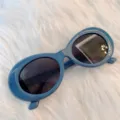 Modische blaue retro dicke ovale sonnenbrille fuer damen, stylische katzenaugen sonnenbrille. - Runde Brille mit graublauen und schwarzen Gläsern