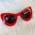 Rote Retro Katzenaugen Sonnenbrille für Damen trendige Vintage Brille Party Brillen rot - Schmetterlingsform Leuchtendes Rot