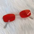 Retro schmale Sonnenbrille mit goldnem Metallrahmen und roten Gläsern für Damen und Herren - Rechteckige Box / Rot