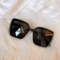 Schwarze übergroße quadratische Sonnenbrille für Damen, stilvoller UV-Schutz, schicke Brille. - Großer quadratischer Rahmen - Schwarz