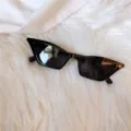 Schwarze Cat-Eye-Sonnenbrille mit elegantem Rahmen und dunklen Gläsern für Mode und Sonnenschutz. - Spitzes Dreieck in Schwarz