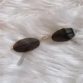 Vintage kleine ovale Sonnenbrille mit dünnem Goldmetallrahmen und dunklen Gläsern - Kleines Oval goldener Rahmen schwarze Gläser