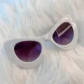 Trendige weiße Katzenauge Sonnenbrille mit lila Verlaufsgläsern für Damen stilvolle Vintage Brille - Schmetterling - weißer Rahmen & grau-lila Gläser